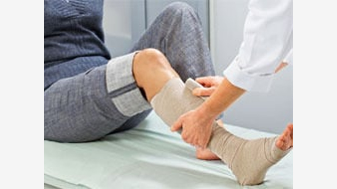 Due to the counter-rotated bandaging technique according to Pütter, good decongestion of the subfascial veins can be achieved.