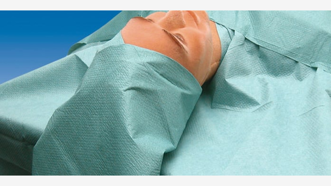 Both drapes are linked to each other so as to enable complete coverage of the head.