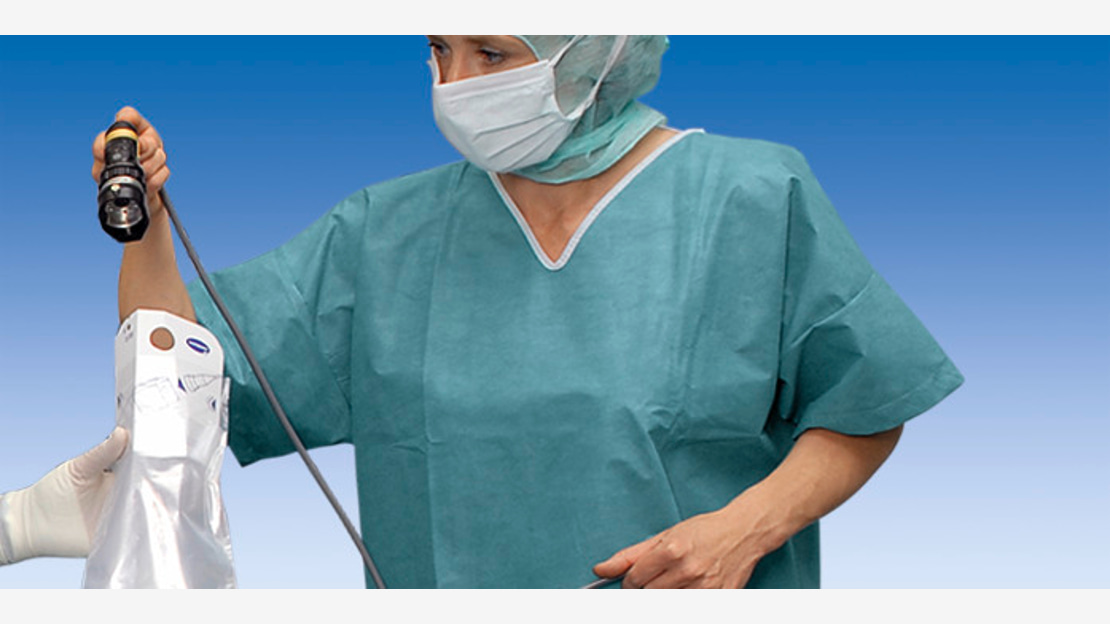 The tunic and the trousers of Foliodress Suit are comfortable to wear due to their air-permeable material.
