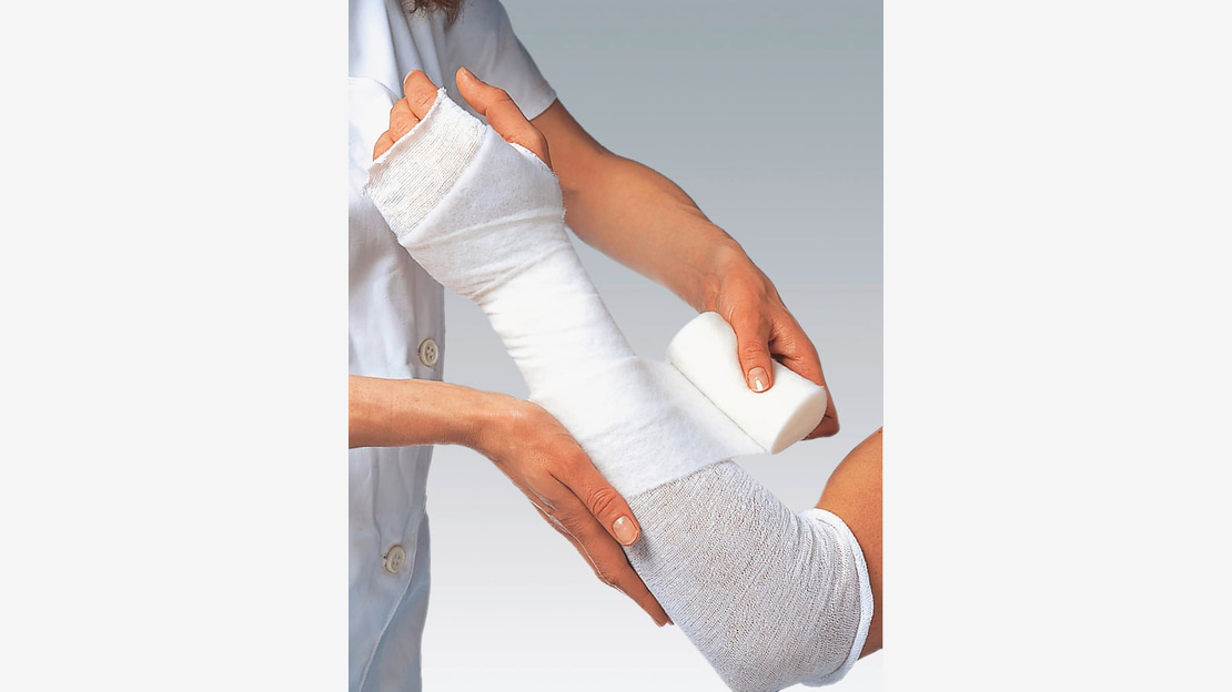 Due to the soft and skin friendly material Rolta soft is the ideal padding bandage for patients with sensitive skin.