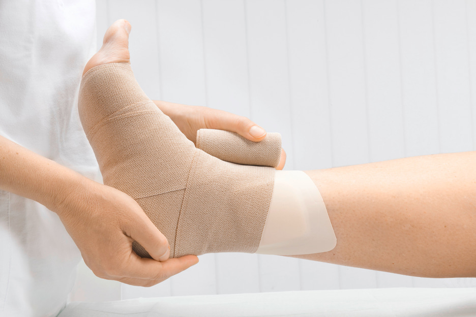 Due to the length and widthwise elastic material, PütterFlex is easy to apply, adapts well to the form of the leg and reduces the formation of wrinkles - particularly at the ankle which increases the mobility and wearing comfort.