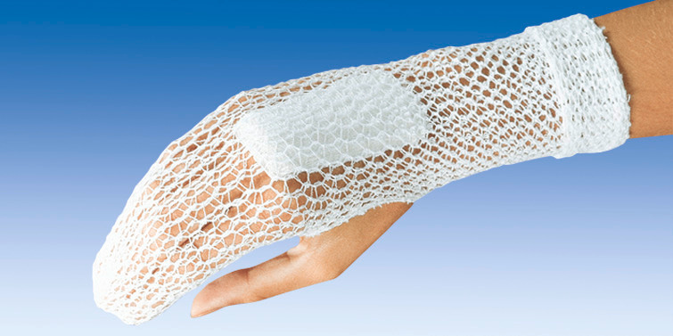Stülpa-fix tubular net bandage in use