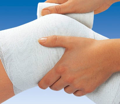 The permanently elastic multi-purpose short-stretch bandage Idealflex universal is especially breathable and skin-friendly.