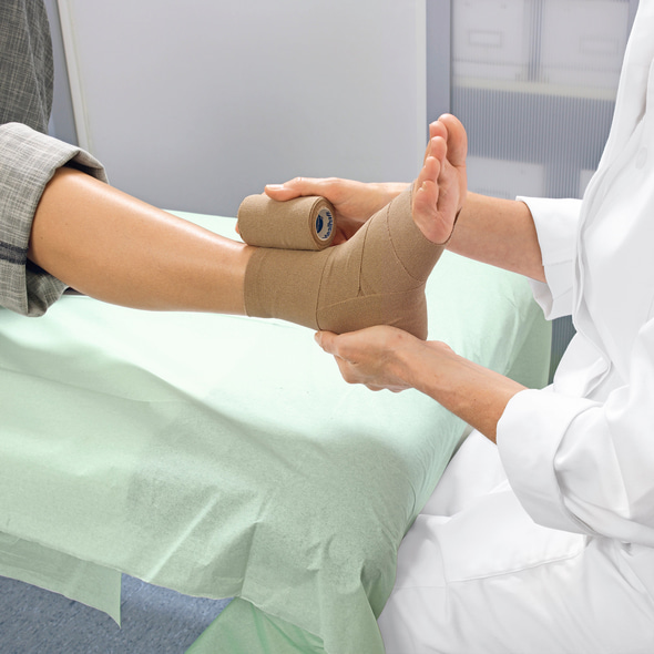 Due to the cohesive properties of Idealhaft, the finished bandages stay firmly in place and do not slip.