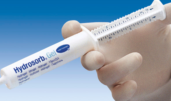 Using a syringe, Hydrosorb Gel is applied directly to the wound, neatly and precisely, and application errors are avoided.