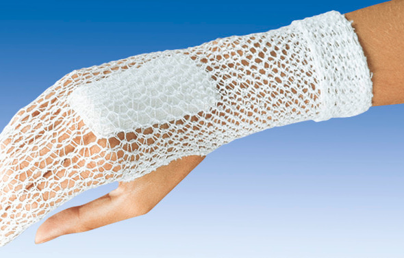 Stülpa-fix tubular net bandage in use