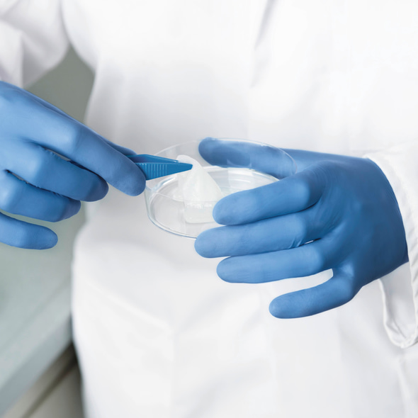 Qualified as a protective glove (PPE category III), Peha-soft nitrile powderfree offers slash protection against concentrated disinfectants, chemicals and cytostatics. Peha-soft nitrile powderfree offers also high protection against microorganisms.