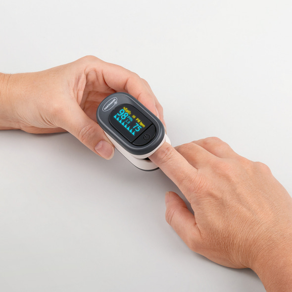 in use Veroval pulsoximeter