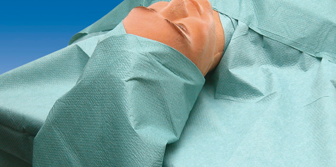 Both drapes are linked to each other so as to enable complete coverage of the head.