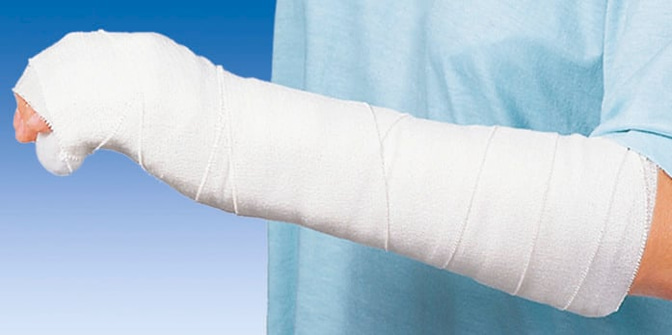Idealast features permanently elastic polyamide threads which ensure that the bandage does not loose its elasticity in wear.